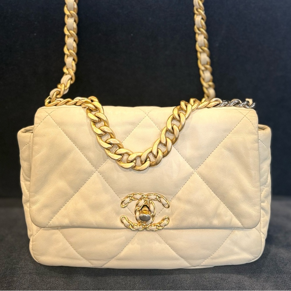 Chanel White 19 Medium Preloved Quilted Bag with Gold/Silver Chain